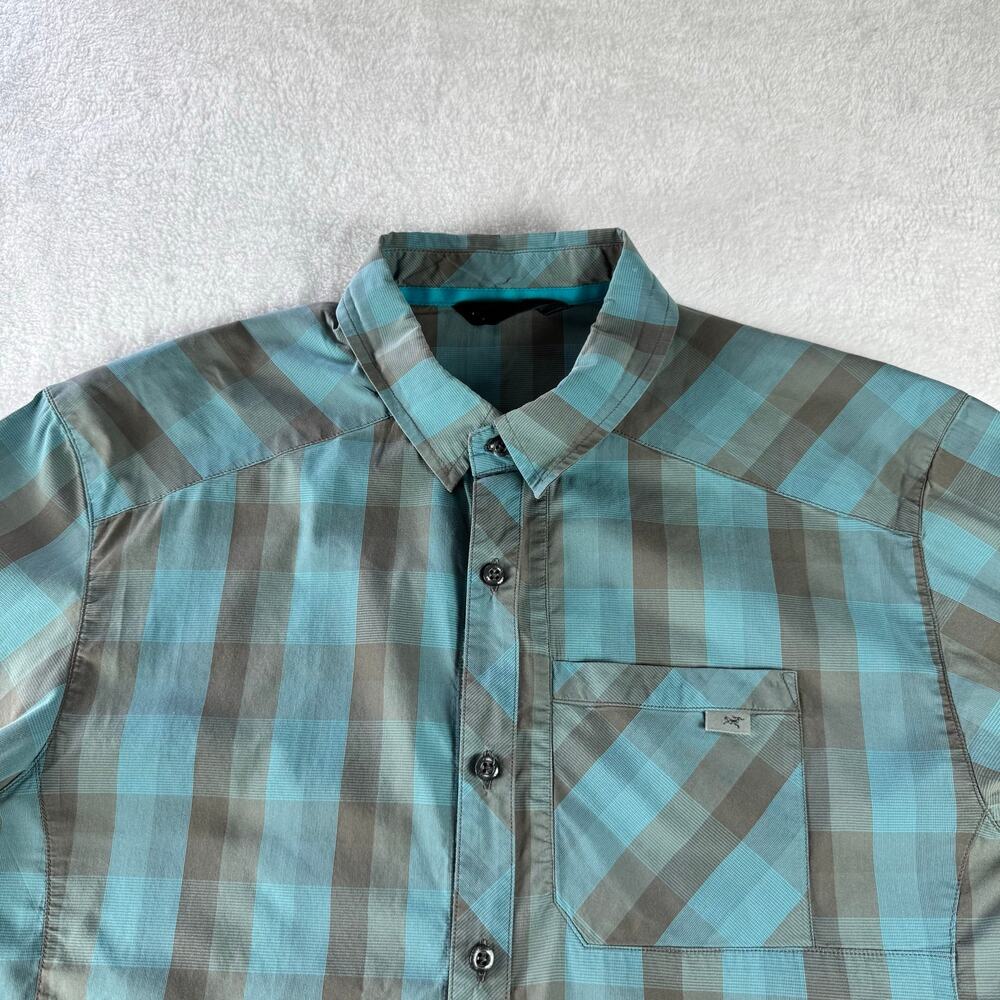 Arc’teryx Men’s Plaid Button Up Shirt Blue Gray Outdoor Hiking Short Sleeve - Picture 4 of 14
